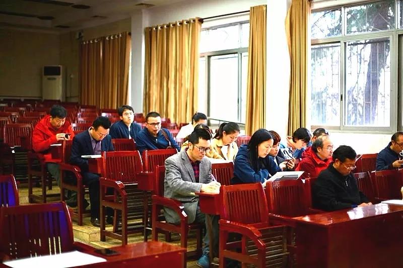 2018級年級組長王亮率領(lǐng)本年級全體班主任參加培訓(xùn)